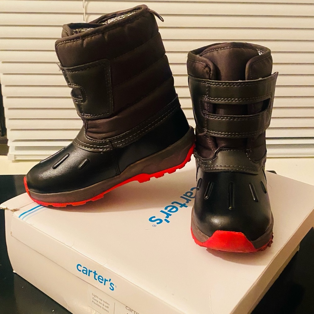 CARTER’S TODDLER  WINTER BOOTS SIZE 11 LIGHT UP FLEXIBLE SOLES *NWT”
